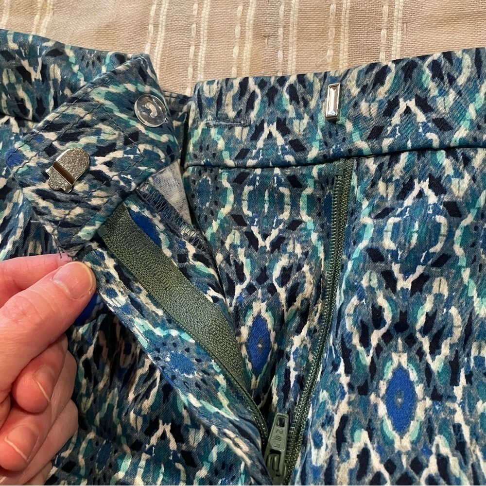 H&M Blue Diamond Geometric Patterned High Rise Shorts 6 - Picture 3 of 9